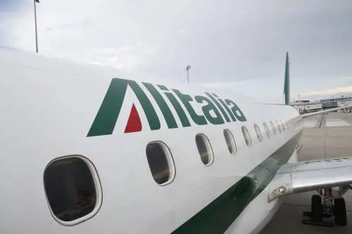 Fiumicino, fiammata in generatore su un volo Alitalia