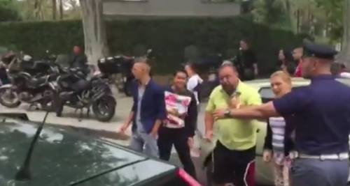 Palermo, sgominata banda di romeni. La furia dei parenti contro gli agenti