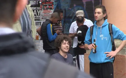 Bologna, la piazza negata a Salvini: in mano a drogati e antagonisti