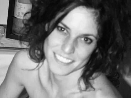 Stilista trovata impiccata a un albero. "Carlotta non si sarebbe mai suicidata"