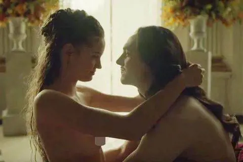 La serie tv su Versailles dà scandalo: ogni minuto una scena di sesso