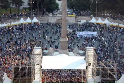 Per Virginia Raggi piazza piena solo a metà