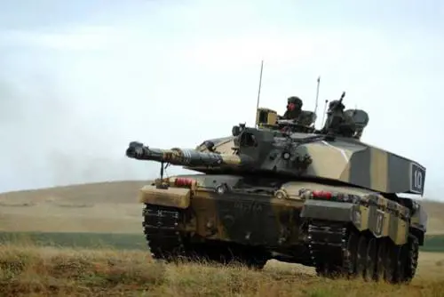 Come funziona il carro armato promesso da Londra a Kiev