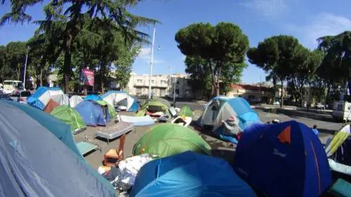 Emergenza profughi a Roma: in centinaia accampati in via Tiburtina 