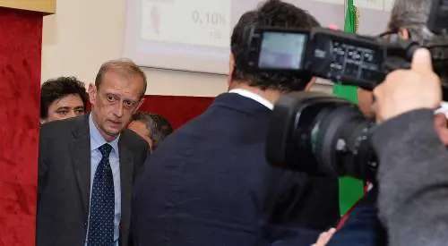 Fassino con l'acqua alla gola. Ballottaggio da brividi con M5S