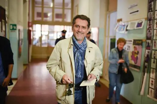 Merola in testa ma crolla. E la Lega beffa i 5 Stelle