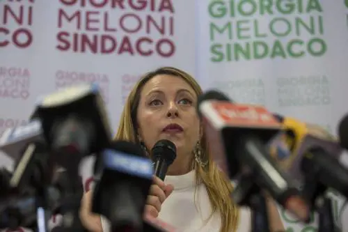 Meloni contro Mussolini: "Ha fatto una badogliata"
