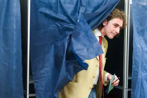 Gianluca Corrado del M5S vota alle elezioni amministrative di Milano