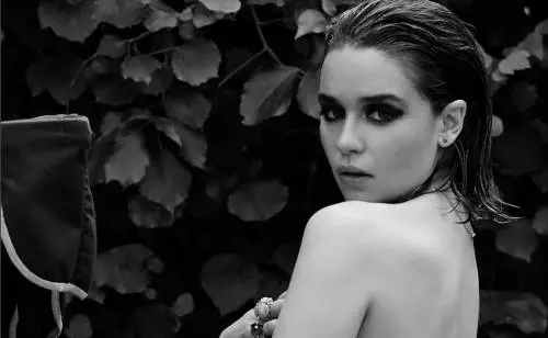 Emilia Clarke si è fatta (sul serio) bionda per Game of Thrones