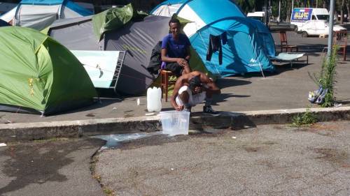 Roma, sgomberata la tendopoli di migranti sulla Tiburtina