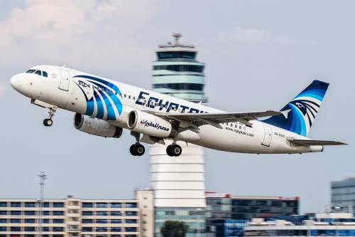 Falso allarme bomba su volo Egyptair Cairo-Pechino: atterraggio di emergenza