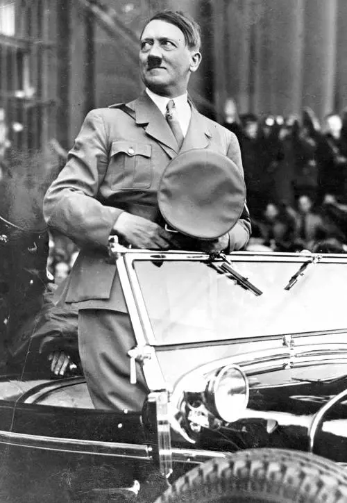 La nuova ipotesi su Hitler: "Morto ad Asuncion"