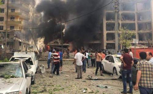 Una fotografia diffusa su twitter mostra l'edificio distrutto a Midiyat