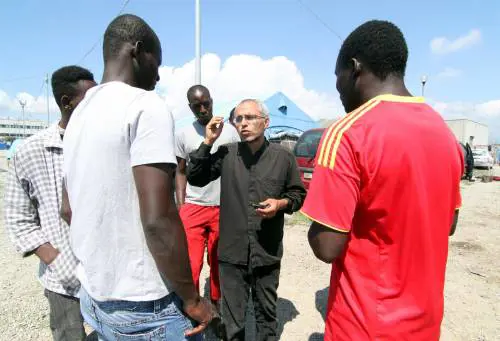 Stiamo con le divise. Troppa tolleranza genera l'arroganza