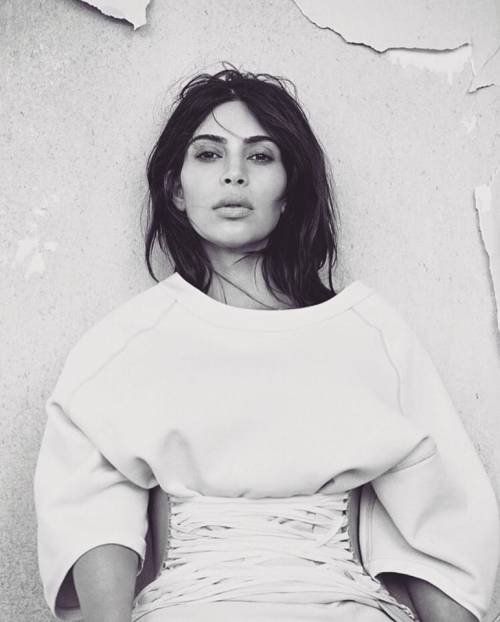 Kim Kardashian: "Se non vi piaccio nuda non guardatemi"
