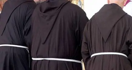 Abusi nel convento di Padre Pio. I messaggi choc: "Ti leccherei..."