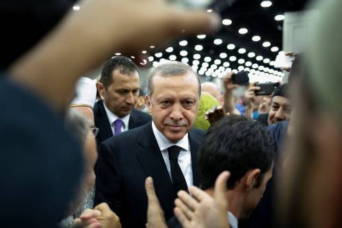 Erdogan offeso molla i funerali di Muhammad Ali
