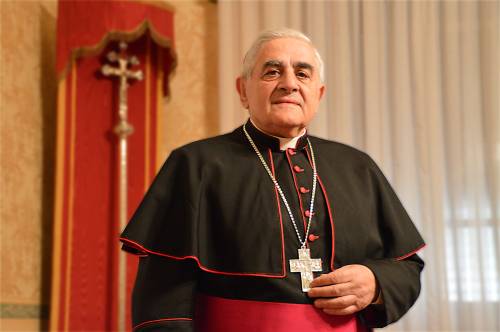 Sassari, arcivescovo attacca chi privilegia i migranti sugli italiani