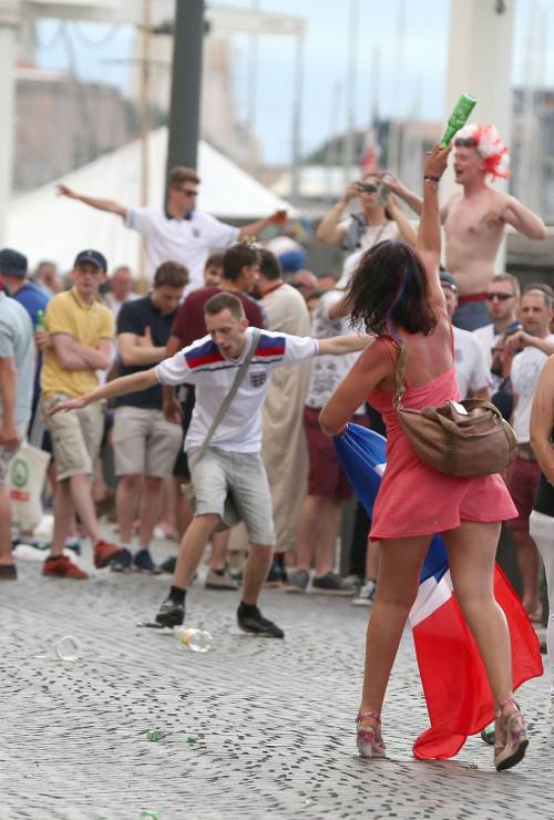 Hooligans contro cosacchi per evitare la prima Brexit