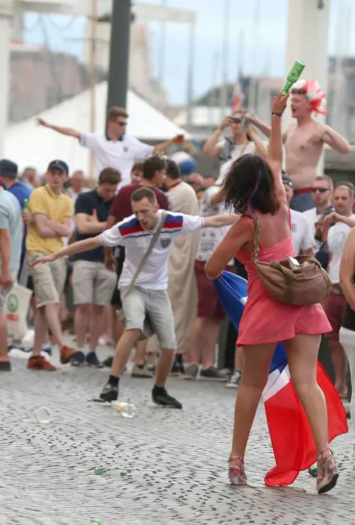 Hooligans contro cosacchi per evitare la prima Brexit