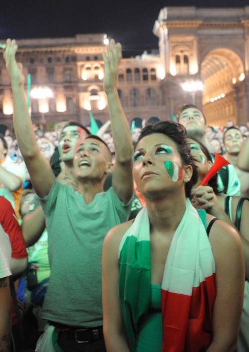 Dal Castello ai Navigli sui maxi schermi si accende l'Europeo