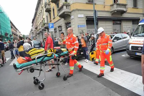 Esplosione in una palazzina a Milano