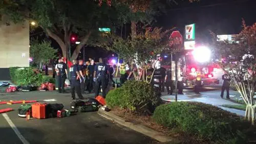 Orlando, spari in locale gay: "Morte almeno 50 persone"