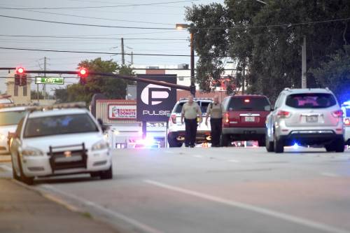 Orlando, il padre del killer: "Ha ucciso per un bacio gay"