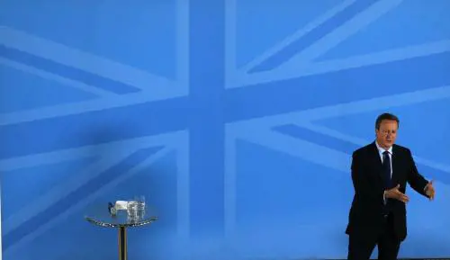 Brexit, vola il fronte anti Ue. E la Bce prepara il paracadute