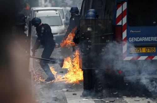 L'addio di Parigi alla gioia di vivere I barbari offendono le vie della civiltà