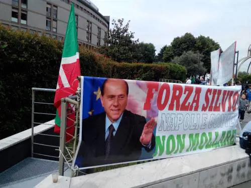 Il paziente Berlusconi si commuove coi 5 figli. "Il papà ce l'ha fatta"