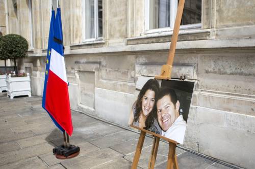 Parigi, il poliziotto ucciso andò in casa del killer