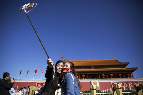 Cina: studenti ottengono prestiti con selfie di nudo