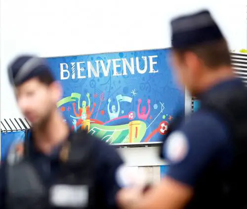 Europei, Hollande schiera l'esercito