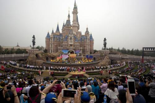 Shangai, apre il primo Disneyland cinese 