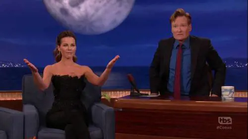 Kate Beckinsale: "Invio la foto di Michael Sheen nudo a mia figlia di 17 anni"