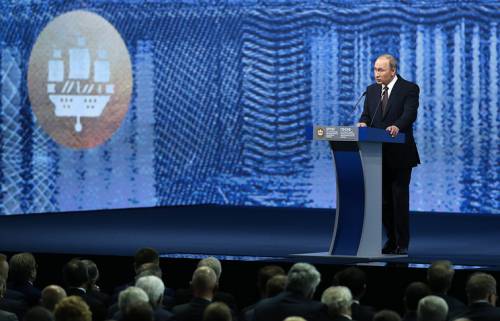 Putin: "Gli Usa non interferiscano nei nostri affari"