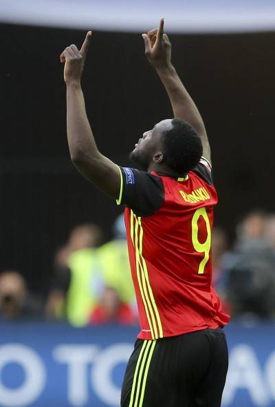 Il Belgio risorge: 3-0 all'Irlanda con la doppietta di Lukaku e Witsel 