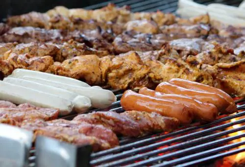 I produttori di carne alla Ue: "Basta bistecche e salumi vegani"