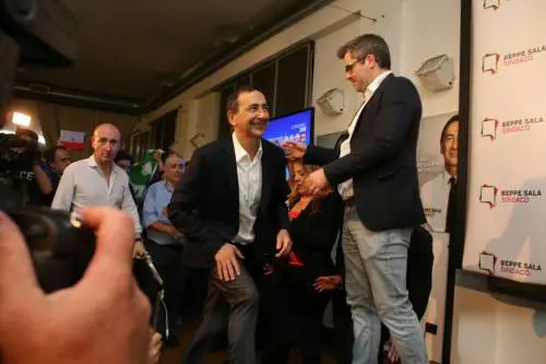 L'ex numero uno Expo che per governare si affida ai voti no Expo