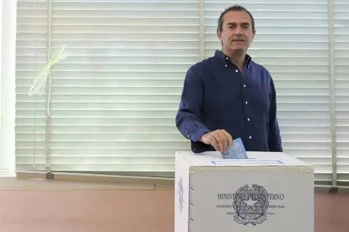 De Magistris sindaco del Leoncavallo
