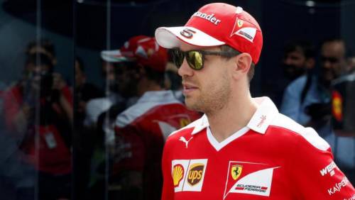 Gp Baku, Vettel non rientra ai box: "Resto fuori"