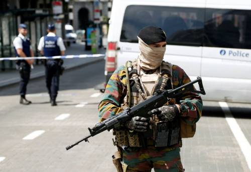 Bruxelles, allarme bomba: arrestati due sospetti