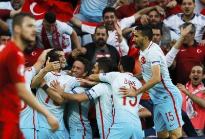La Turchia batte 2-0 la Repubblica Ceca e spera nel ripescaggio
