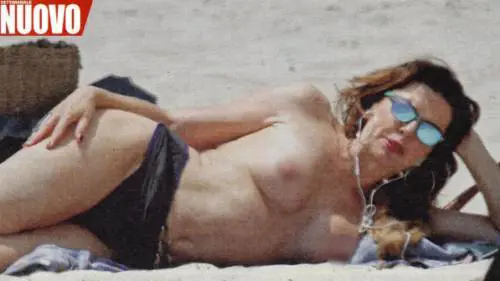Sexy Express: dalla California a Formentera, gli scatti delle star più hot del giorno 