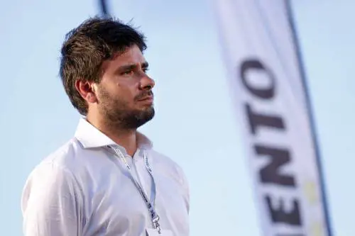 La rivelazione di Oggi: "Pressioni su Di Battista per mollare la fidanzata"