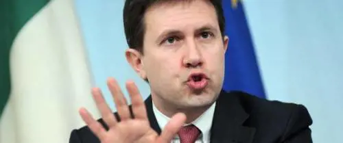 Nardella vuole sanzionare i Comuni che rifiutano i migranti
