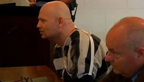 Condannato lancia feci al giudice dopo la lettura della sentenza