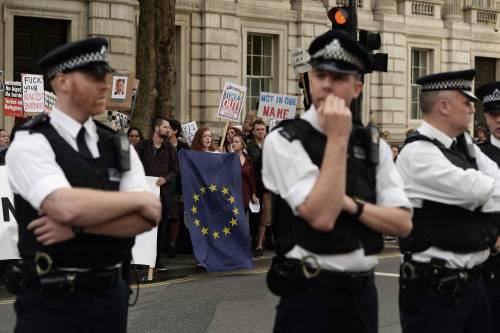 Brexit, Juncker ora minaccia: "Non è divorzio consensuale"