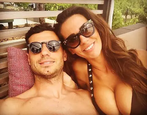 Erjona Sulejmani hot a Fuerteventura: lo scatto in topless dell'ex di Dzemaili